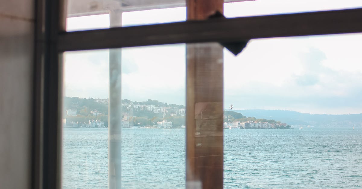 Top Tips for Choosing Emergency Window Installation Providers